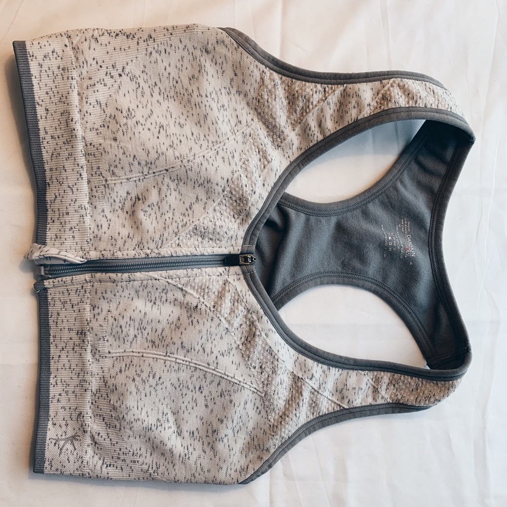 Zipper sports bra
